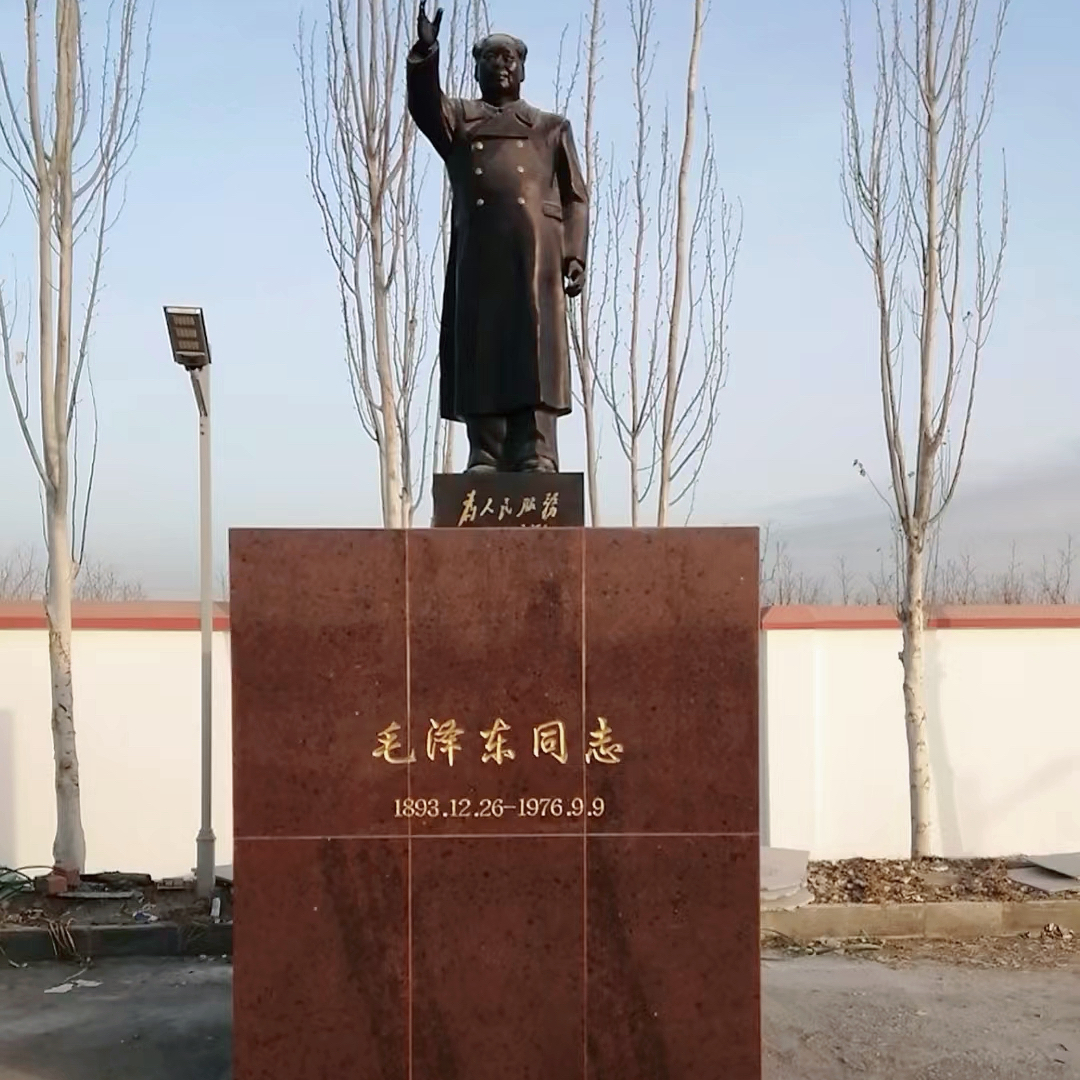 毛泽东铜像：党史主题教育体验区